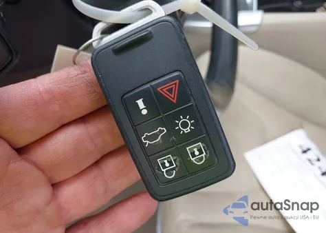 2014 Volvo S60 T5 z USA, uszkodzony, nr VIN YV1612FS6E2273932